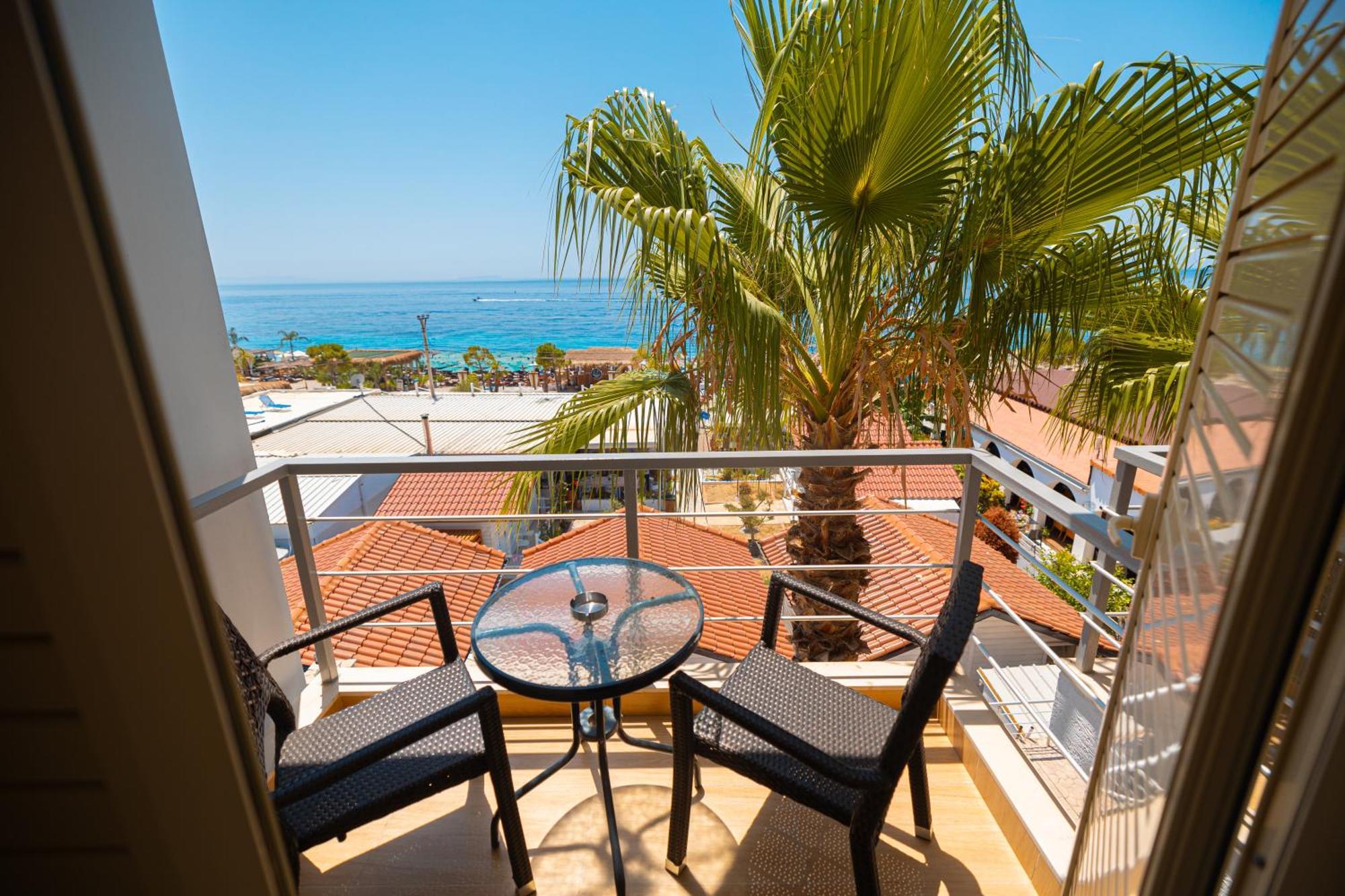 Royal Blue Hotel Dhërmi Dış mekan fotoğraf