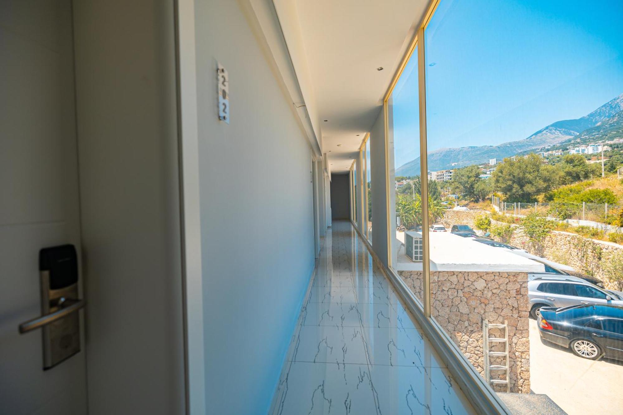 Royal Blue Hotel Dhërmi Dış mekan fotoğraf