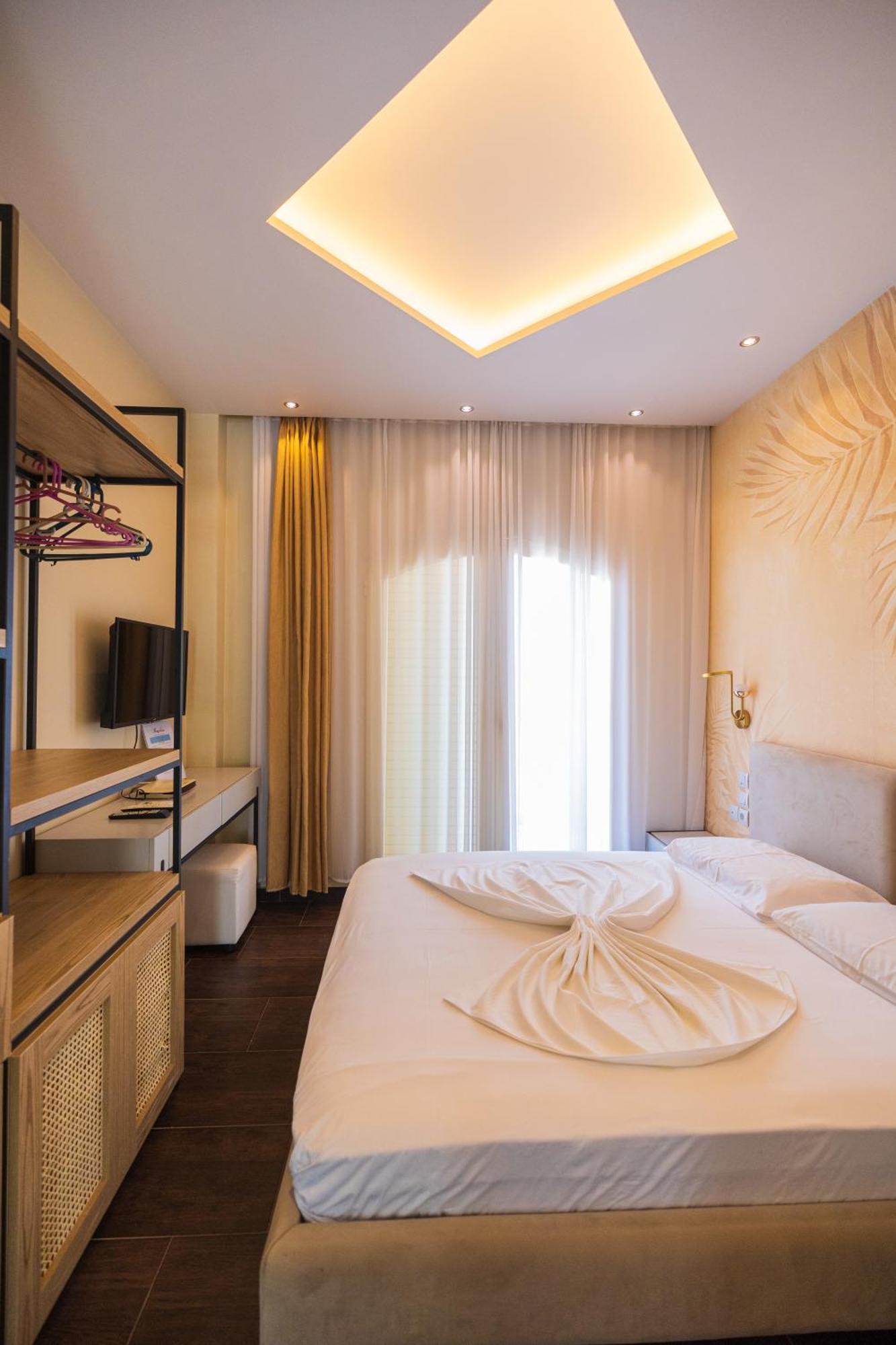 Royal Blue Hotel Dhërmi Dış mekan fotoğraf