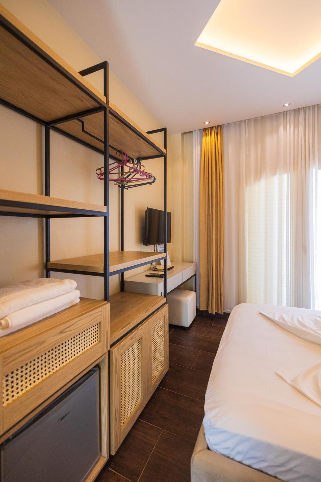 Royal Blue Hotel Dhërmi Dış mekan fotoğraf