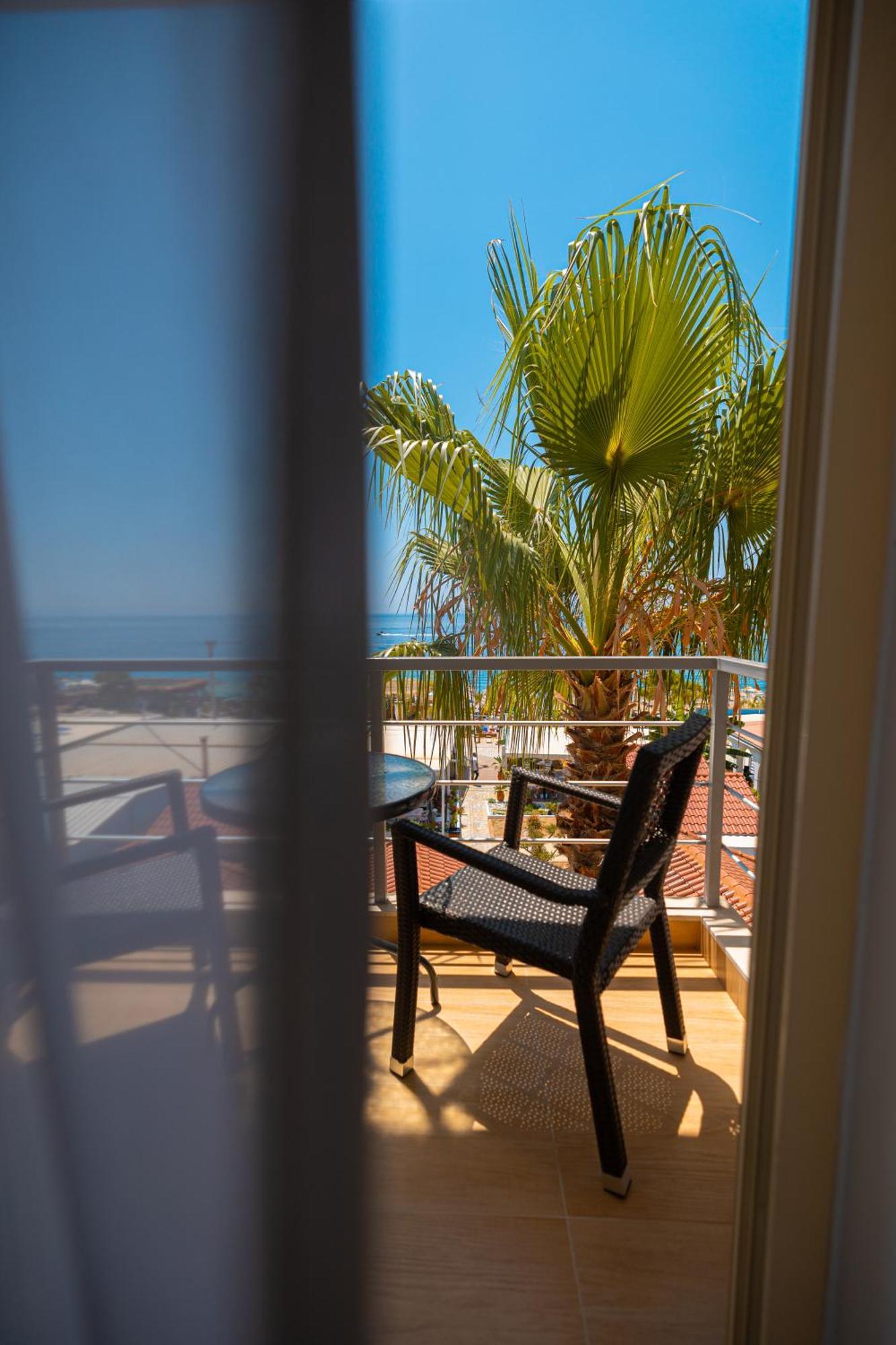 Royal Blue Hotel Dhërmi Dış mekan fotoğraf