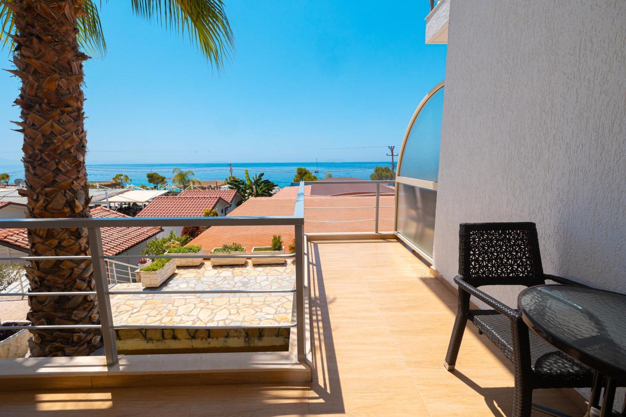Royal Blue Hotel Dhërmi Dış mekan fotoğraf