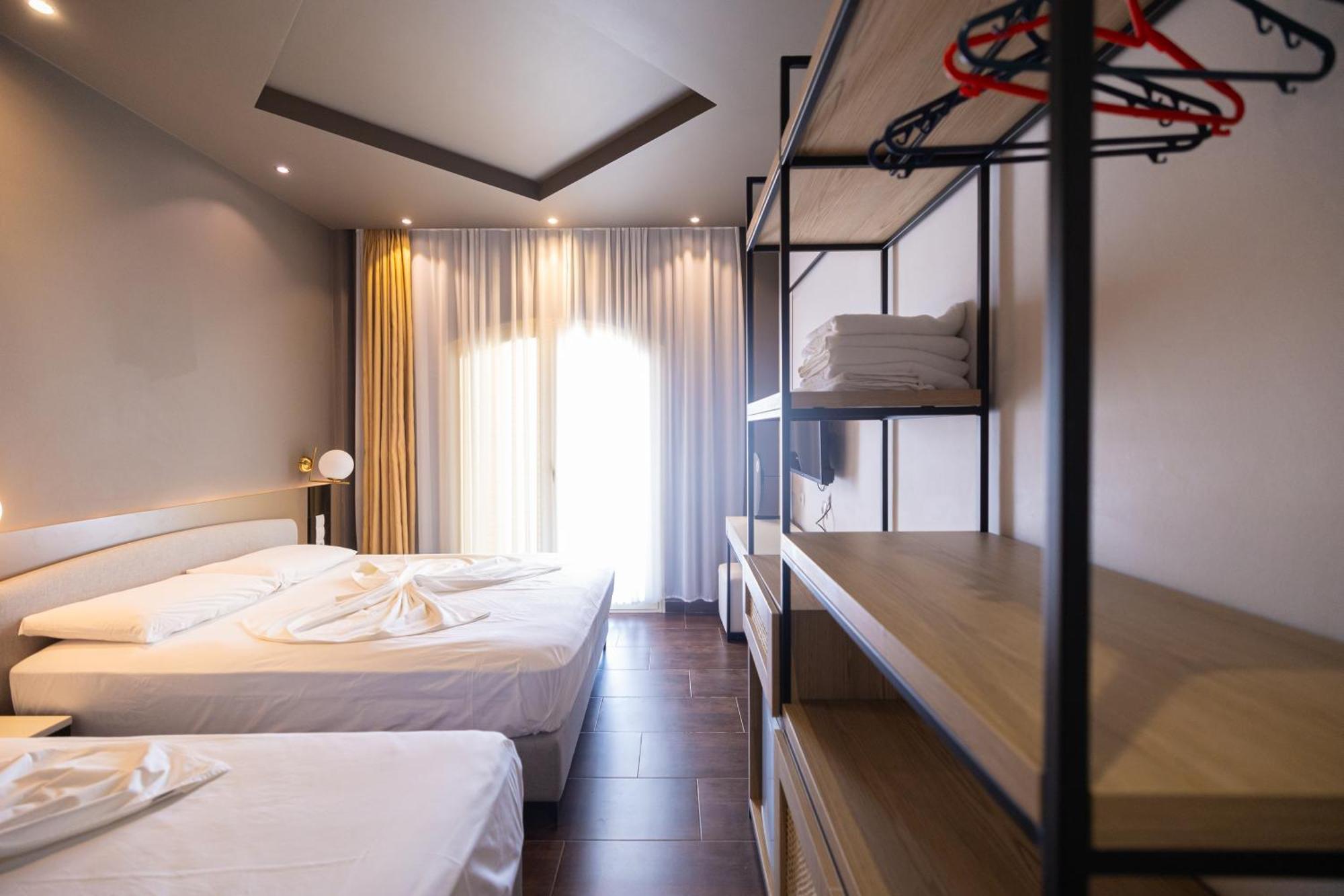 Royal Blue Hotel Dhërmi Dış mekan fotoğraf