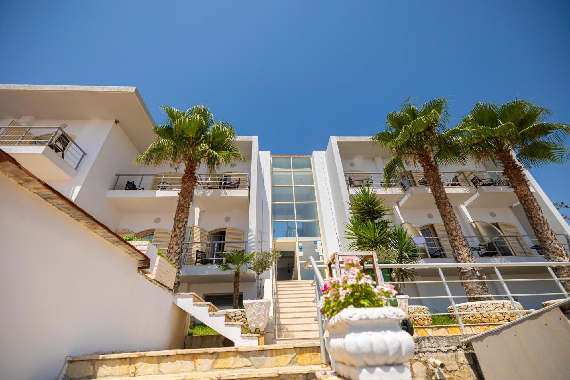 Royal Blue Hotel Dhërmi Dış mekan fotoğraf