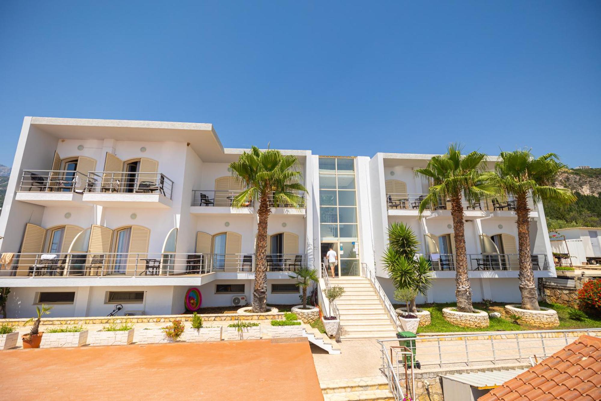 Royal Blue Hotel Dhërmi Dış mekan fotoğraf
